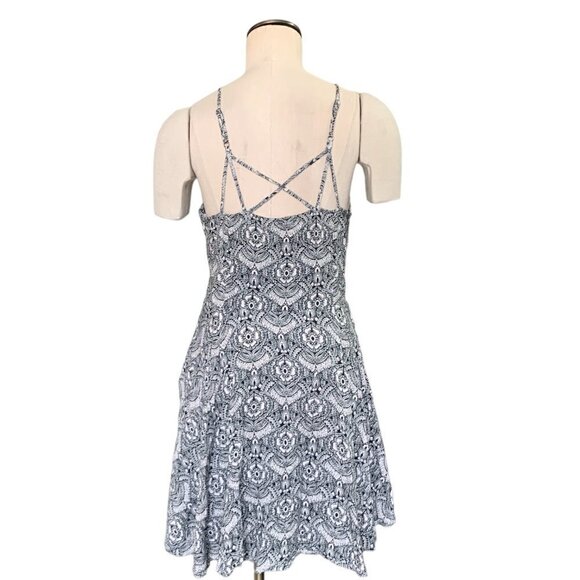 AF Abercrombie & Fitch Halter Neck Floral Skater Dress Sz L Black & White 134H - Picture 4 of 11